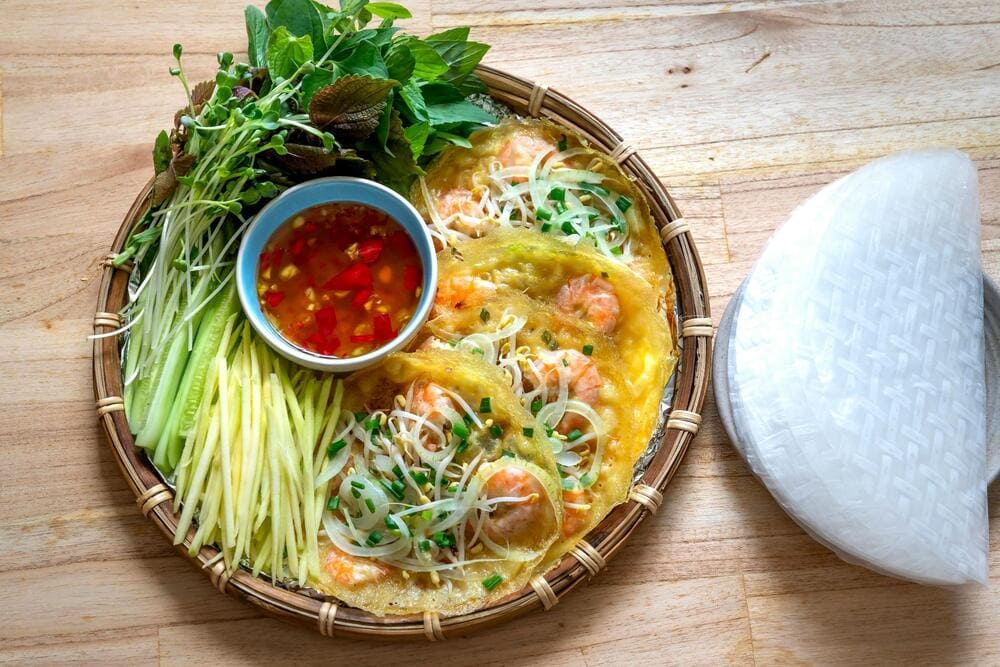 Banh xeo is crispy and golden with generous fillings and perfectly balanced dipping sauce that delights from the first bite (Source: Pexels)
